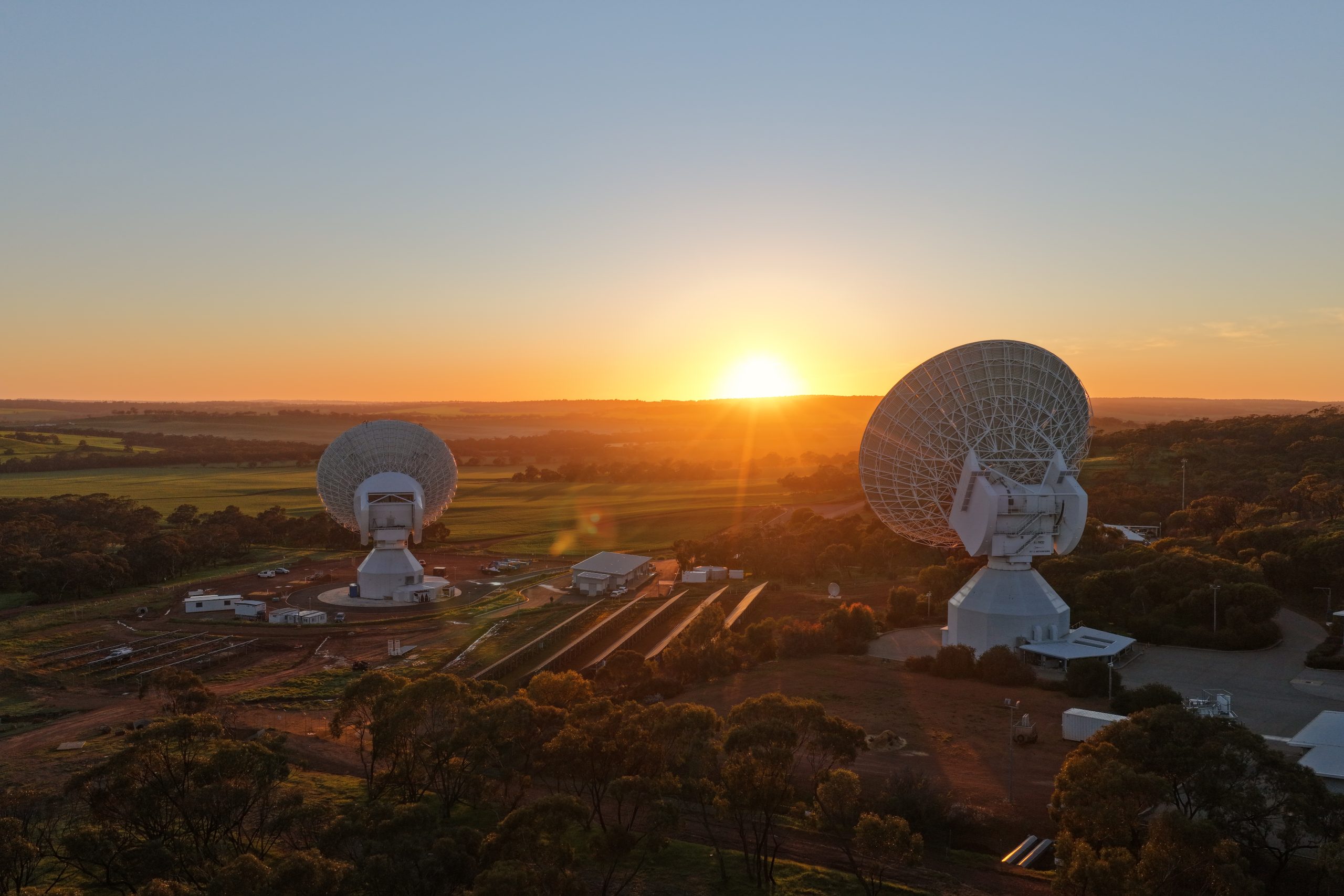 New Norcia deep space antennas in Australia at sunset, supporting ESA missions such as Juice, BepiColombo, and Solar Orbiter.